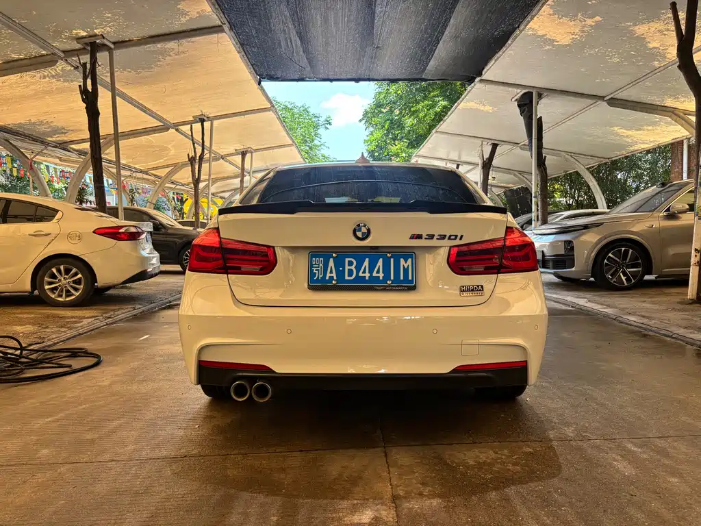 BMW 3 Series 2018 — фото 11