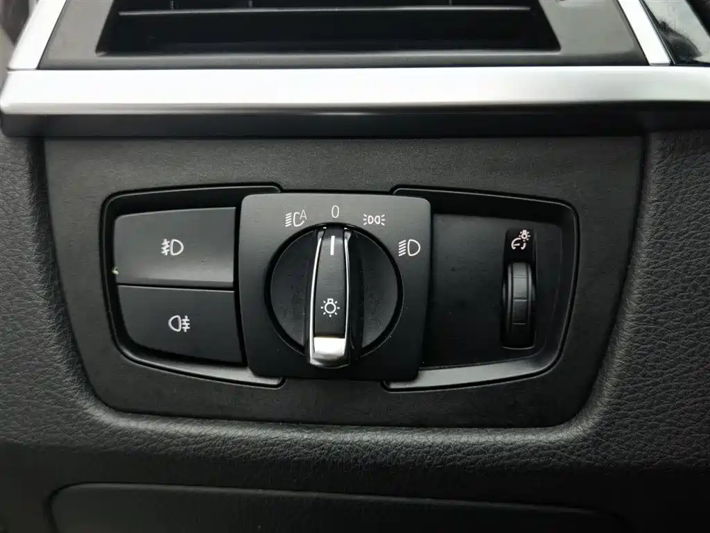 BMW 3 Series 2017 — фото 21