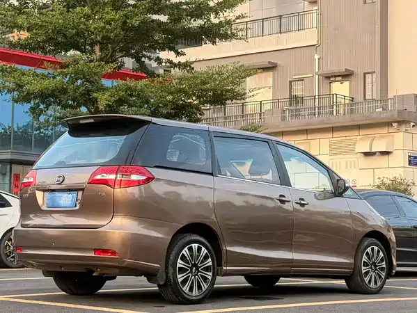 BYD M6 2015
