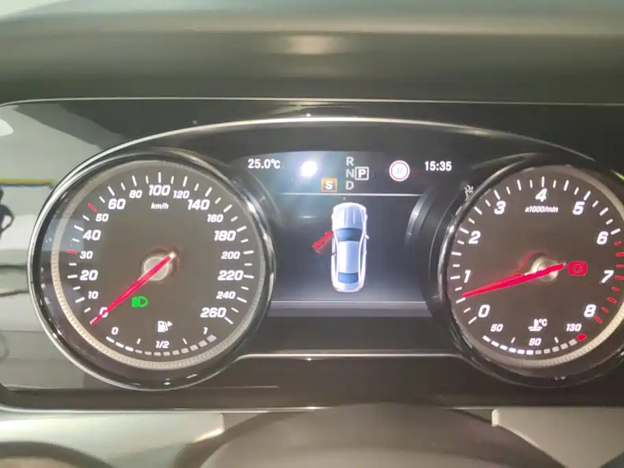 Mercedes-Benz E-Class 2018 — фото 14