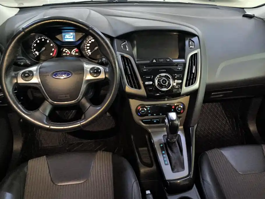 Ford Focus 2014 — фото 12