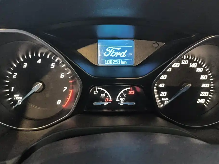 Ford Focus 2014 — фото 14