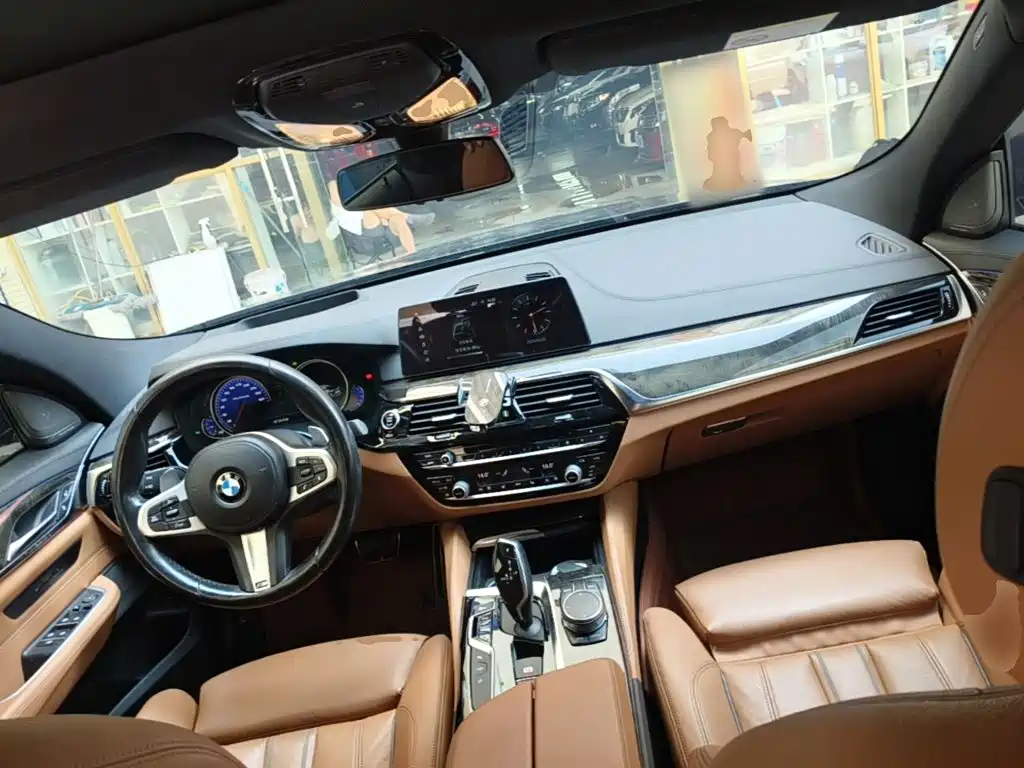 BMW 6 Series GT 2018 — фото 10