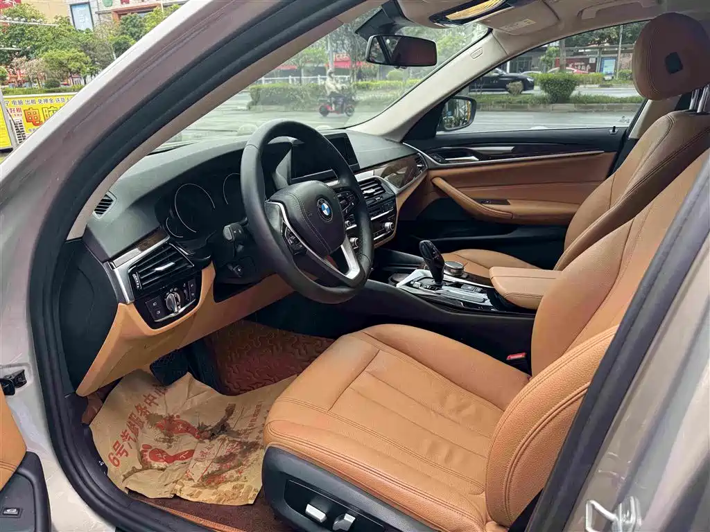 BMW 5 Series 2017 — фото 6