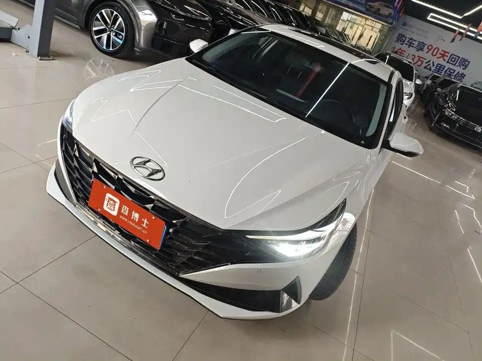 Hyundai Elantra 2023 — фото 1