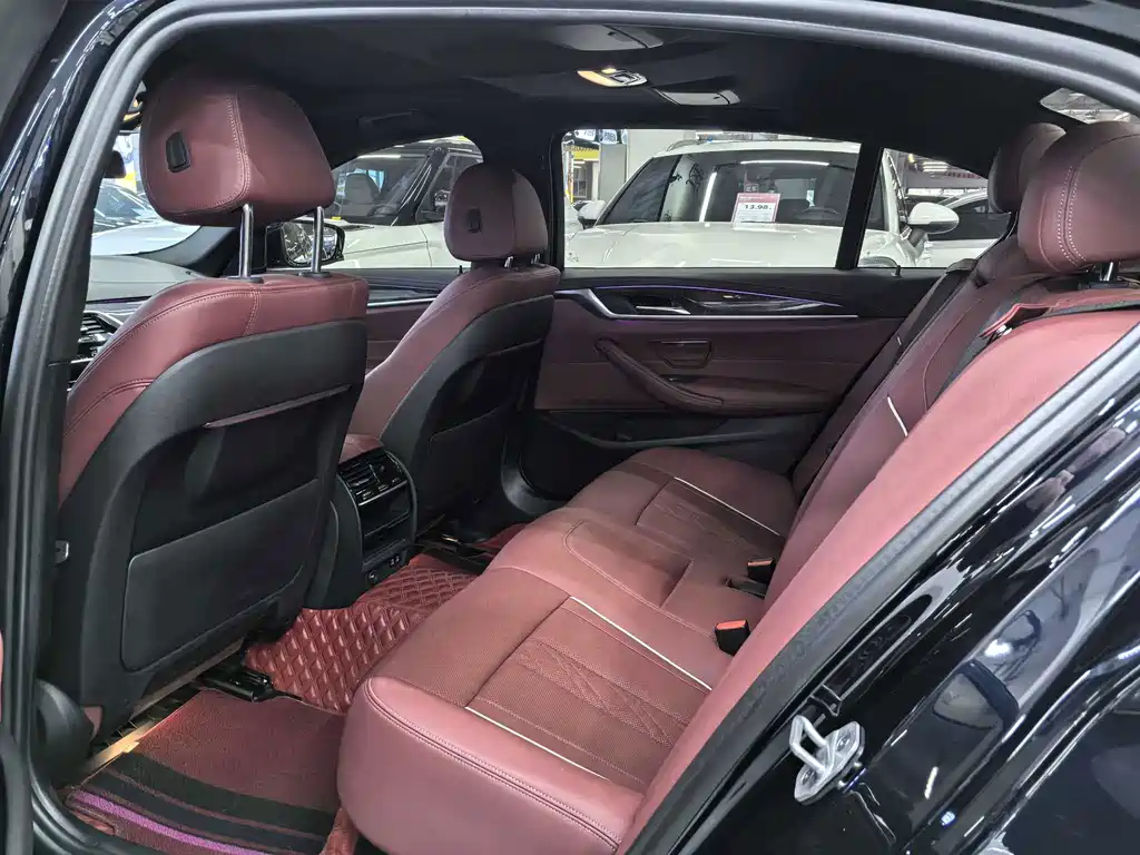 BMW 5 Series 2020 — фото 10
