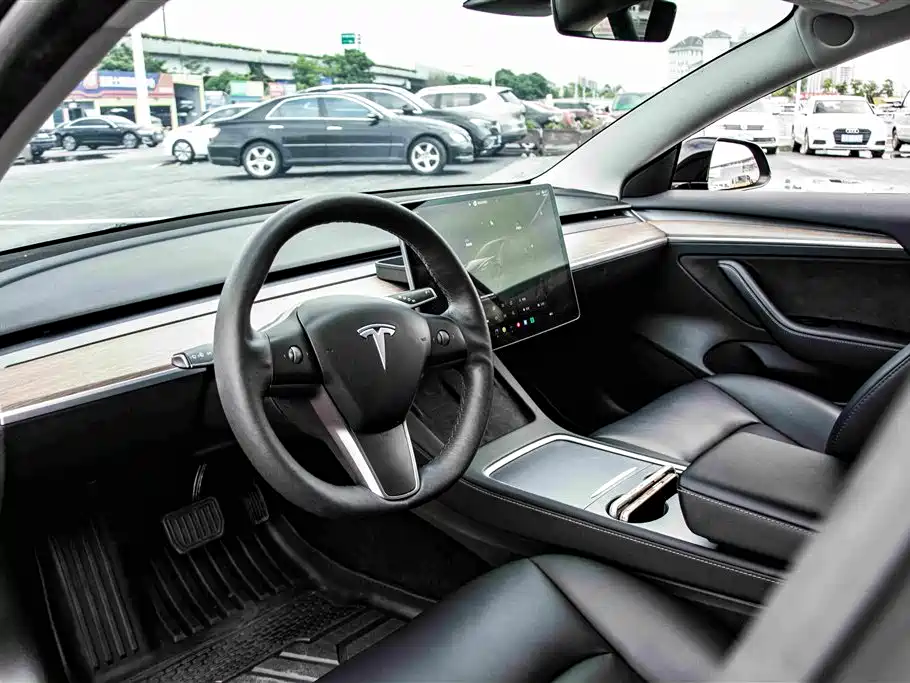 Tesla Model 3 2022 — фото 9