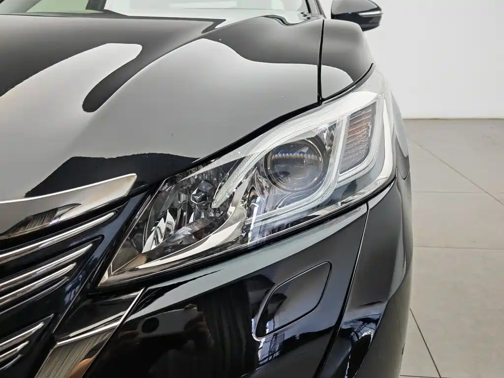 Toyota Crown 2018