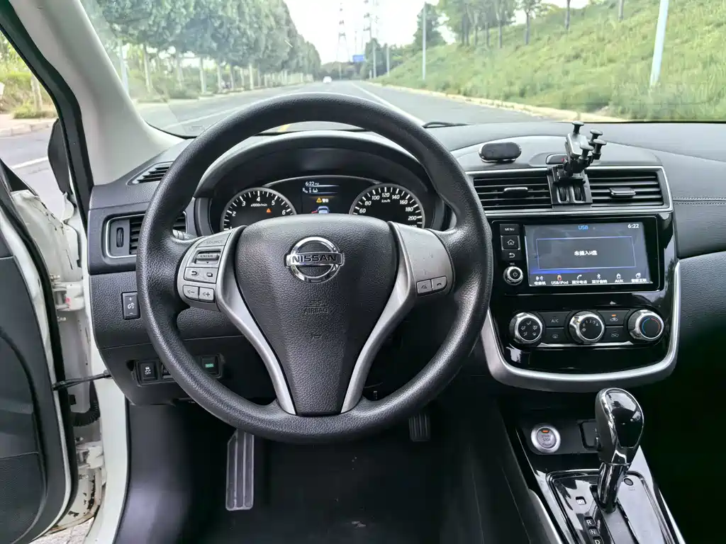 Nissan Tiida 2018 — фото 8
