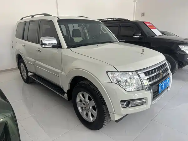 Mitsubishi Pajero 2020