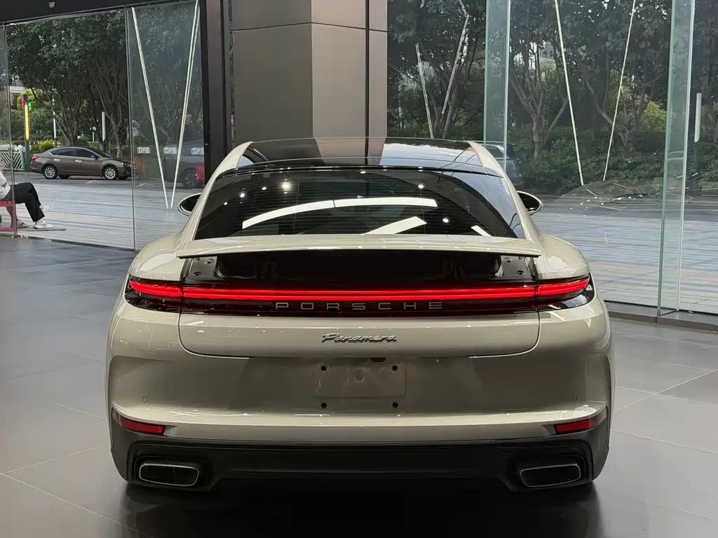 Porsche Panamera 2025