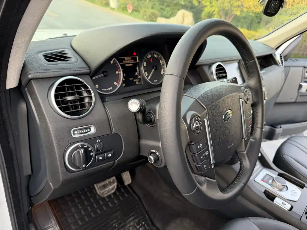 Land Rover Discovery 2016 — фото 17