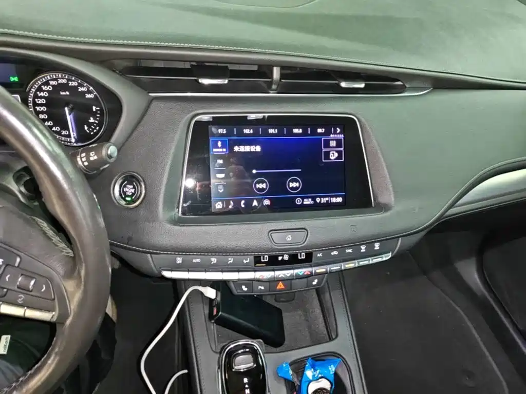 Cadillac XT4 2020 — фото 13