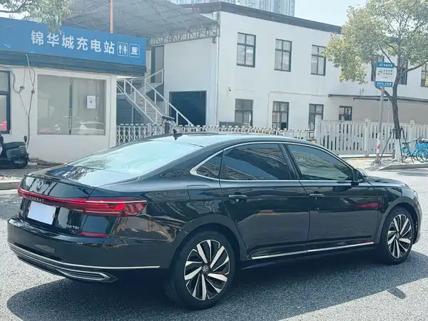 Volkswagen Passat 2024
