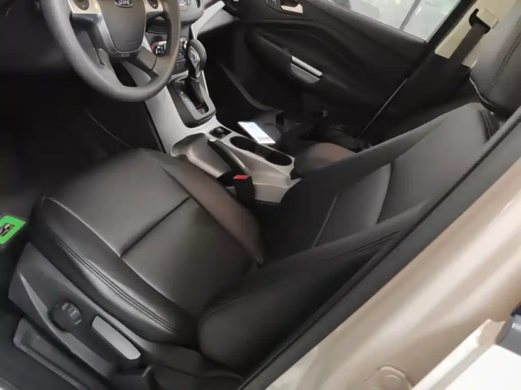Ford Kuga 2015 — фото 15