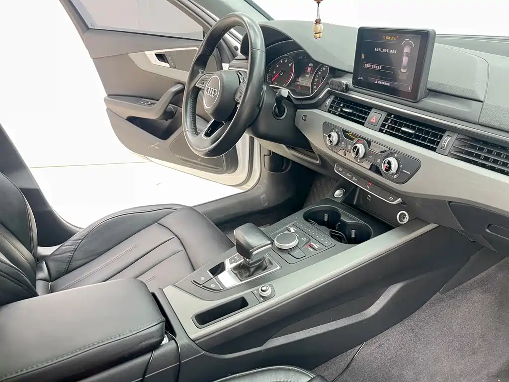 Audi A4L 2018 — фото 15