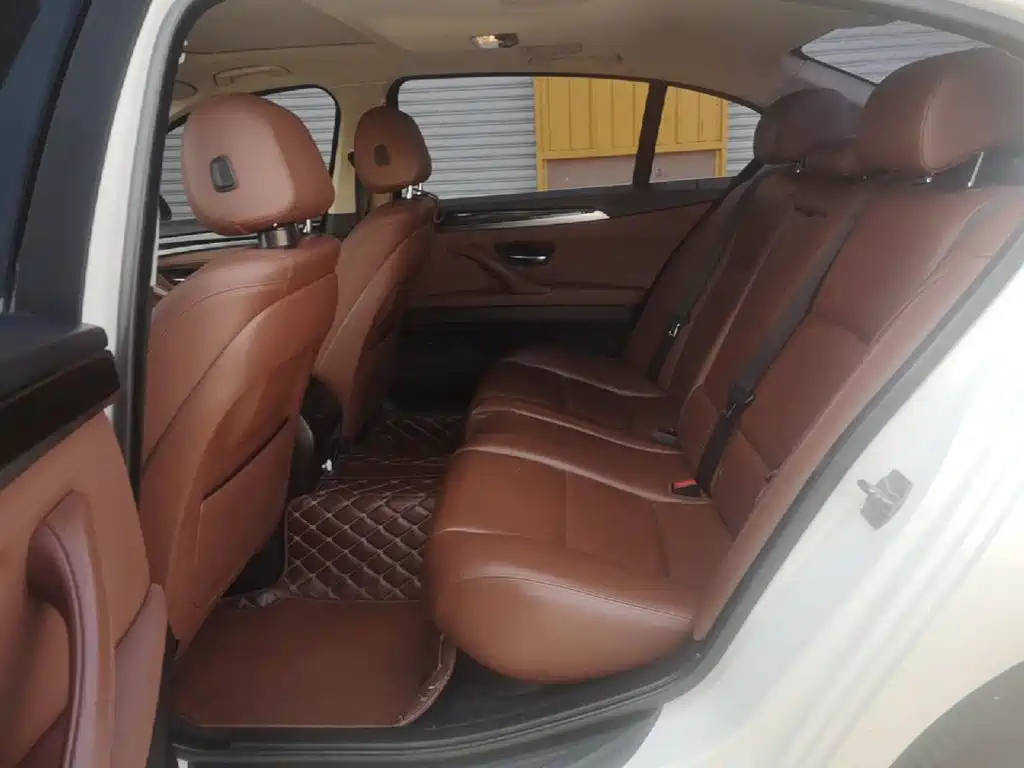 BMW 5 Series 2015 — фото 17