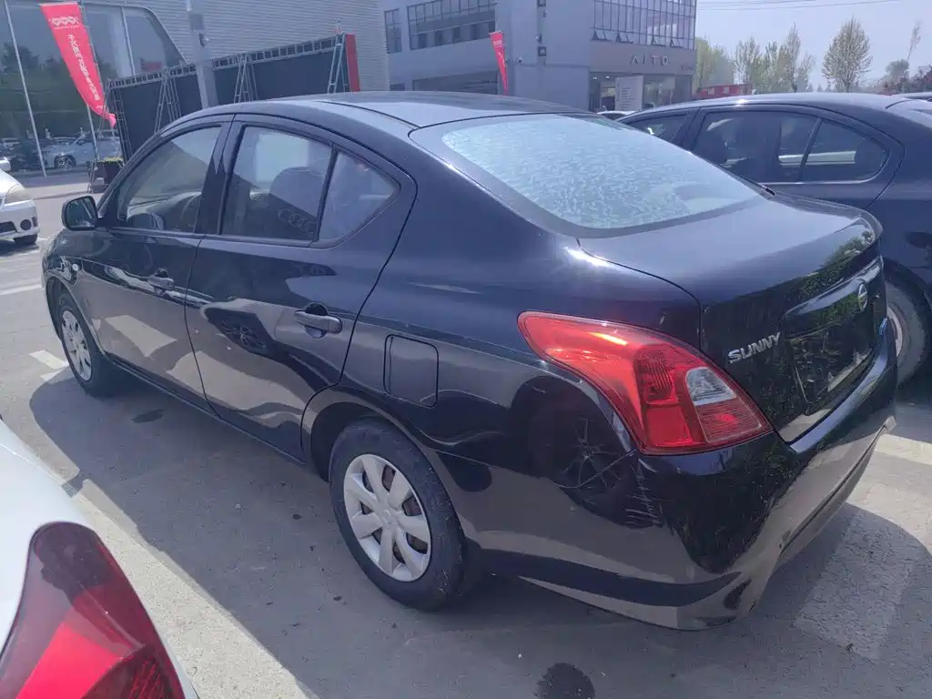 Nissan Sunny 2016 — фото 23