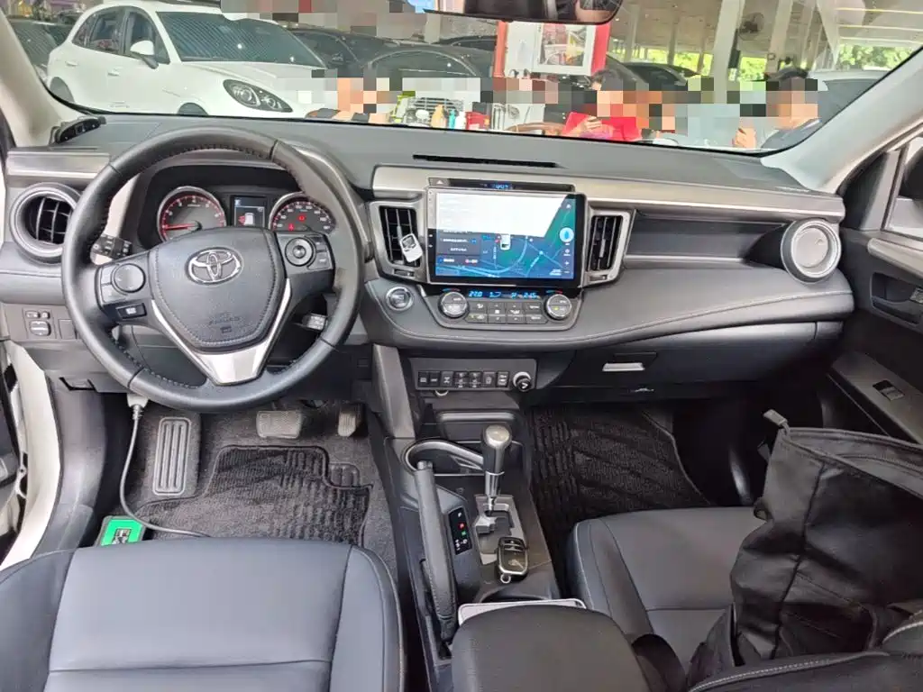 Toyota RAV4 2016 — фото 10