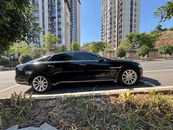 Jaguar XJ 2011