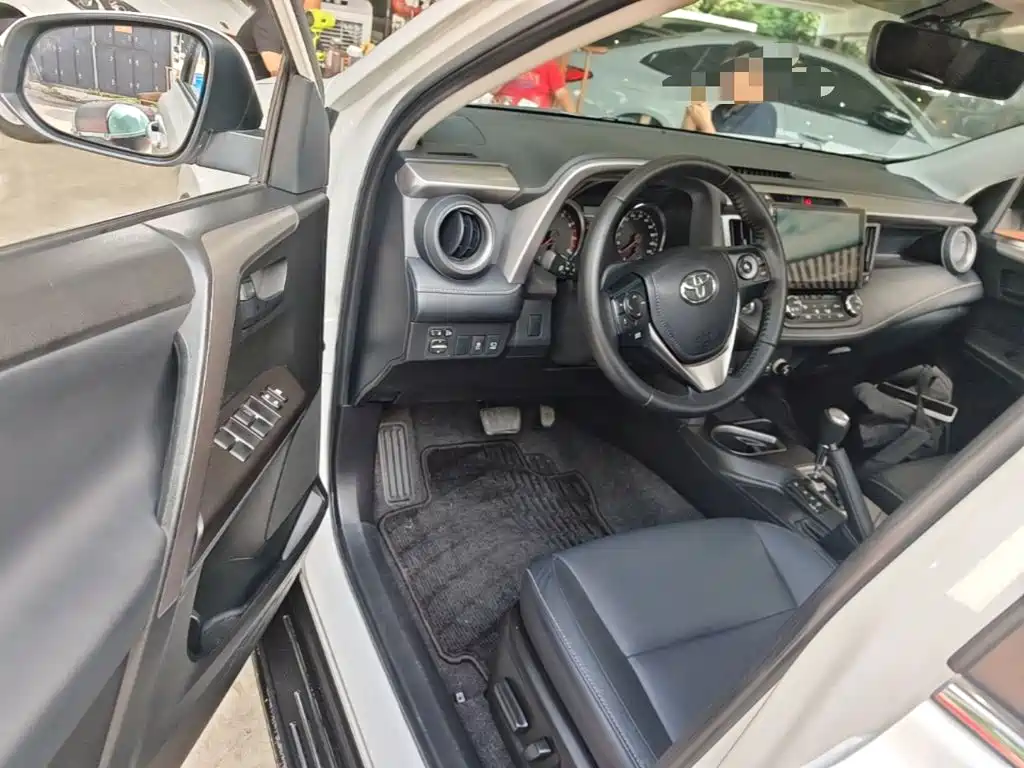 Toyota RAV4 2016 — фото 16
