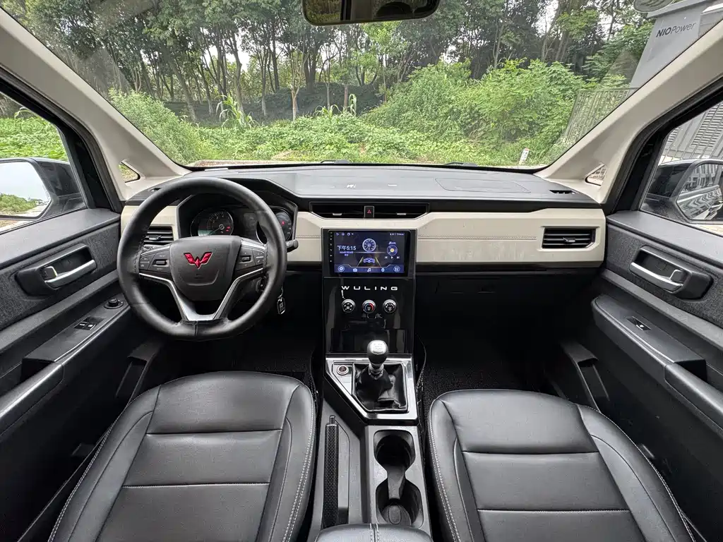 Wuling Journey 2022