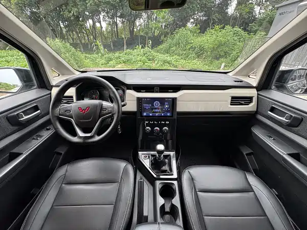 Wuling Journey 2022