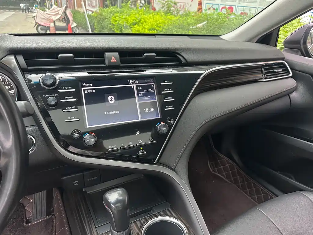 Toyota Camry 2019 — фото 6
