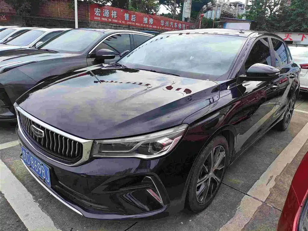 Geely Emgrand 2022