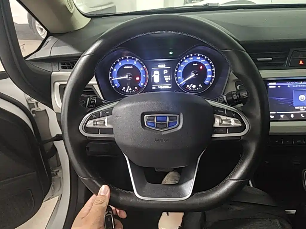 Geely Vision X3 2020 — фото 11