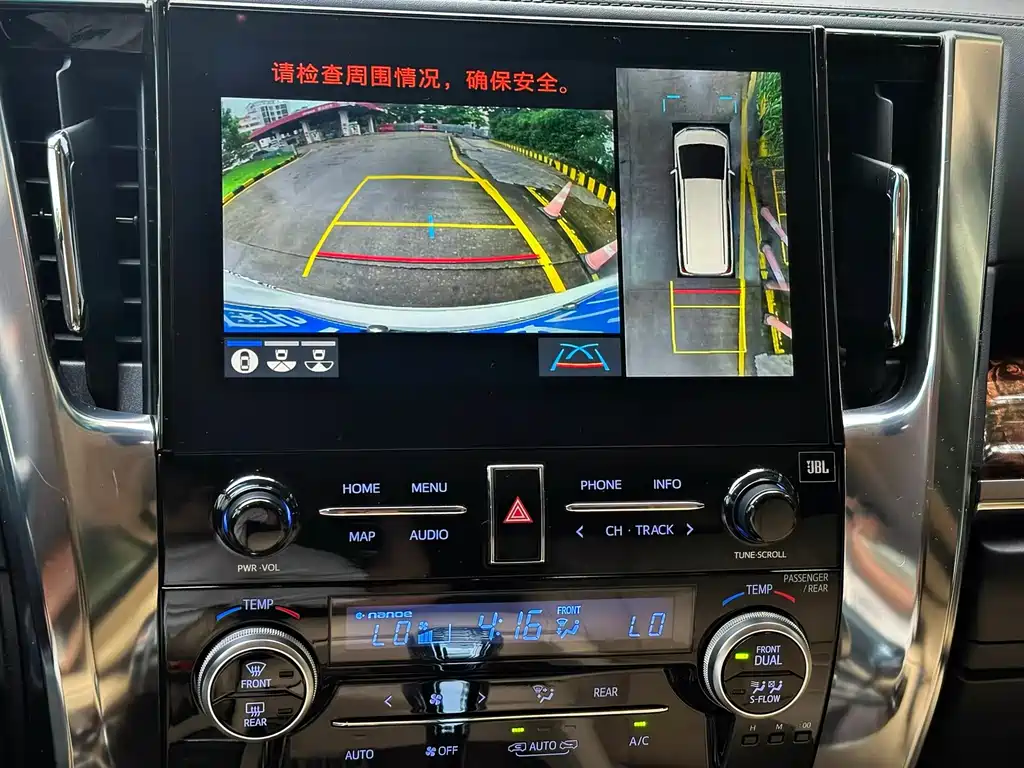Toyota Vellfire 2023 — фото 14