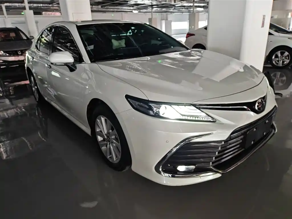 Toyota Camry 2022 — фото 4
