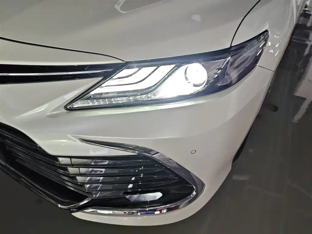 Toyota Camry 2022 — фото 24