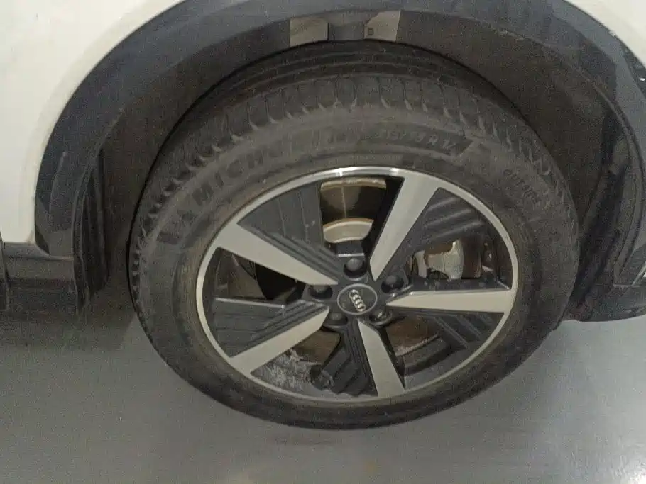 Audi Q2L E-Tron 2020