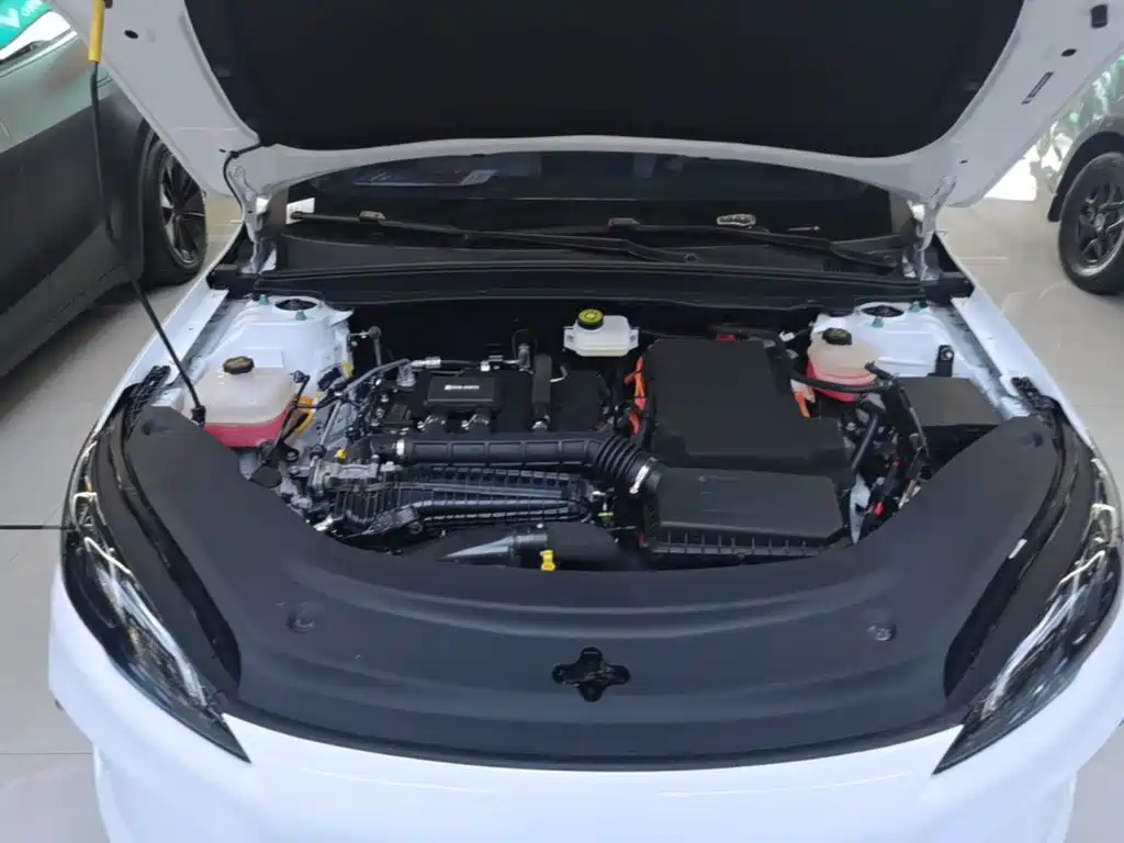 BYD Seal 05 DM-i 2025 — фото 20