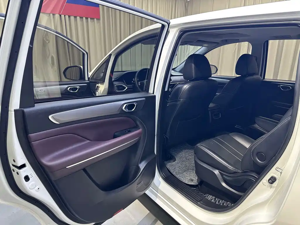 GAC Trumpchi M6 2021 — фото 10