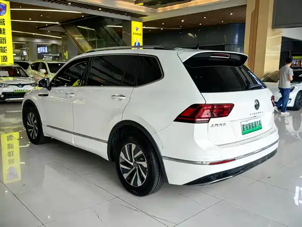 Volkswagen Tiguan L Plug-In Hybrid 2021