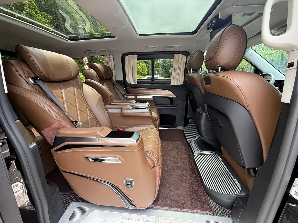 Mercedes-Benz V-Class 2025 — фото 11
