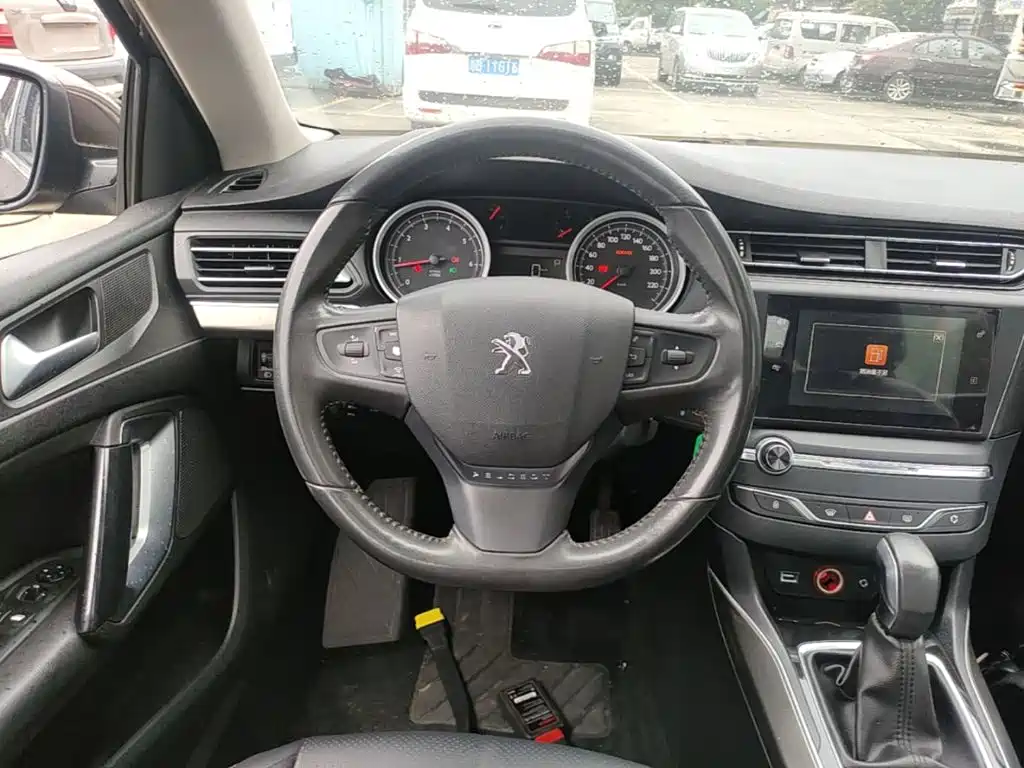 Peugeot 408 2015 — фото 11