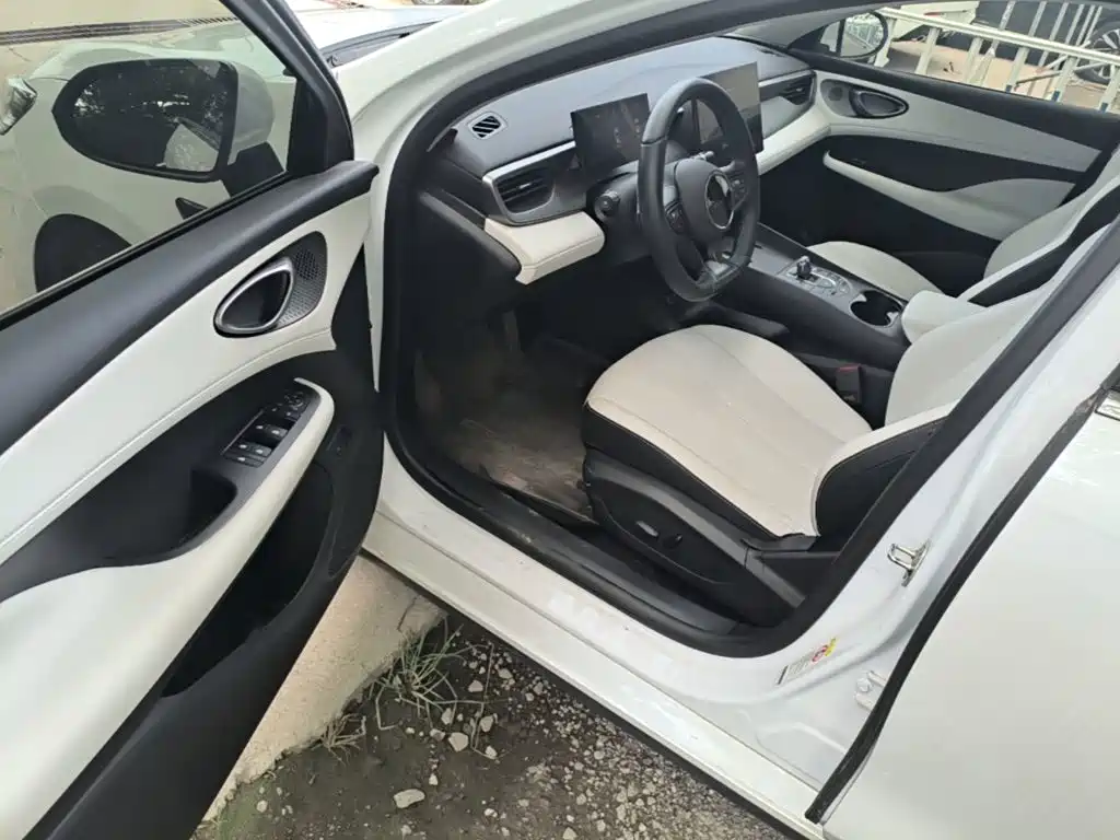 BYD Seal 05 DM-i 2025 — фото 16