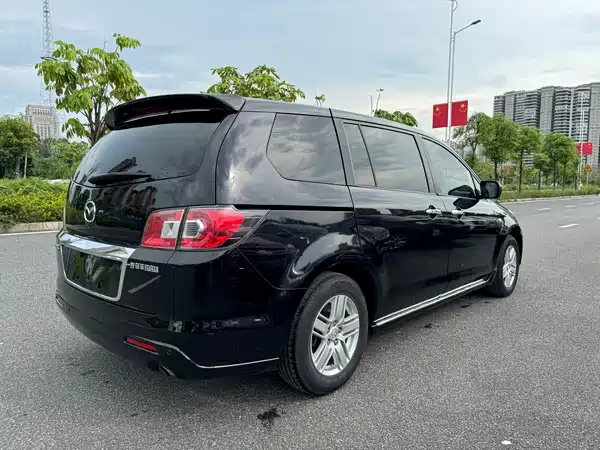 Mazda 8 2012