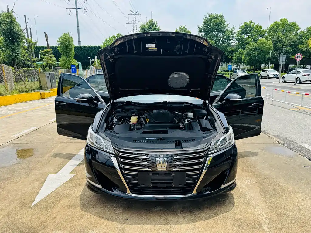Toyota Crown 2018 — фото 12