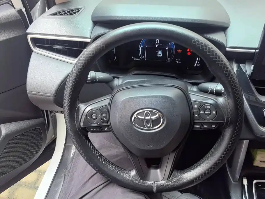 Toyota Corolla Cross 2023 — фото 15