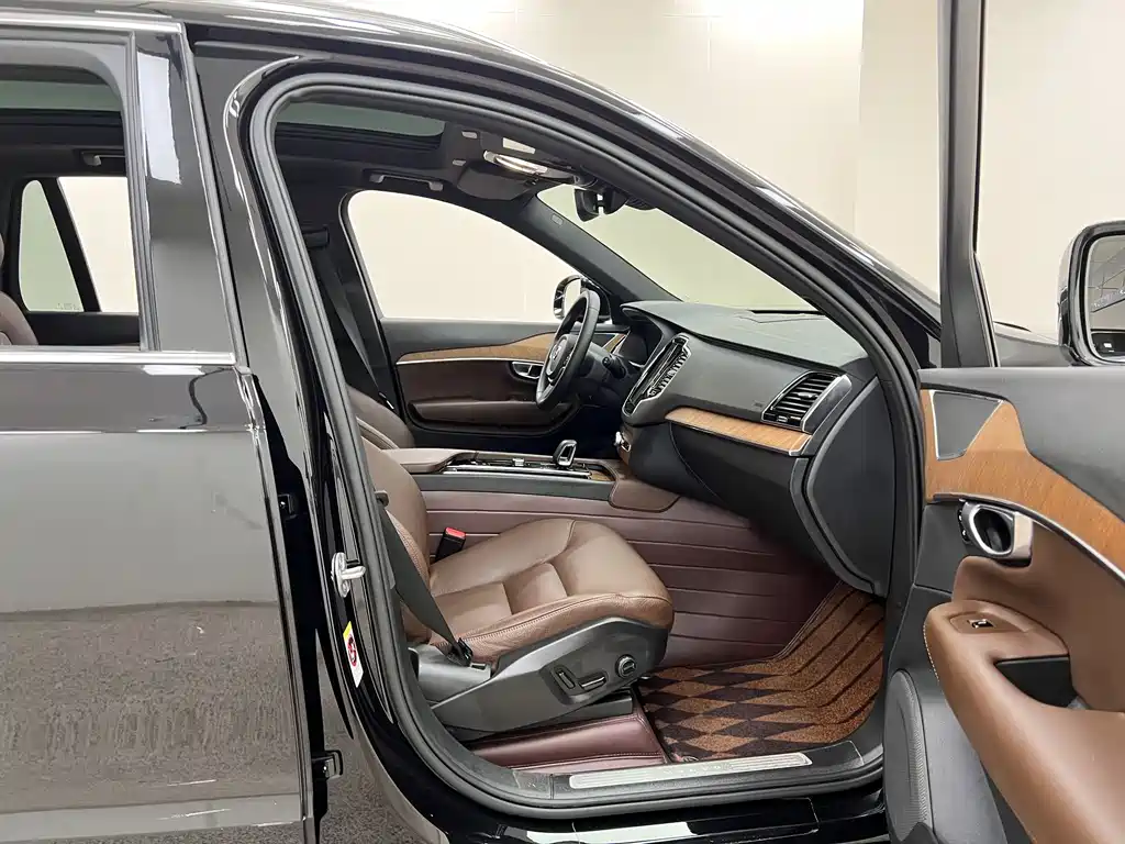 Volvo XC90 2023 — фото 14