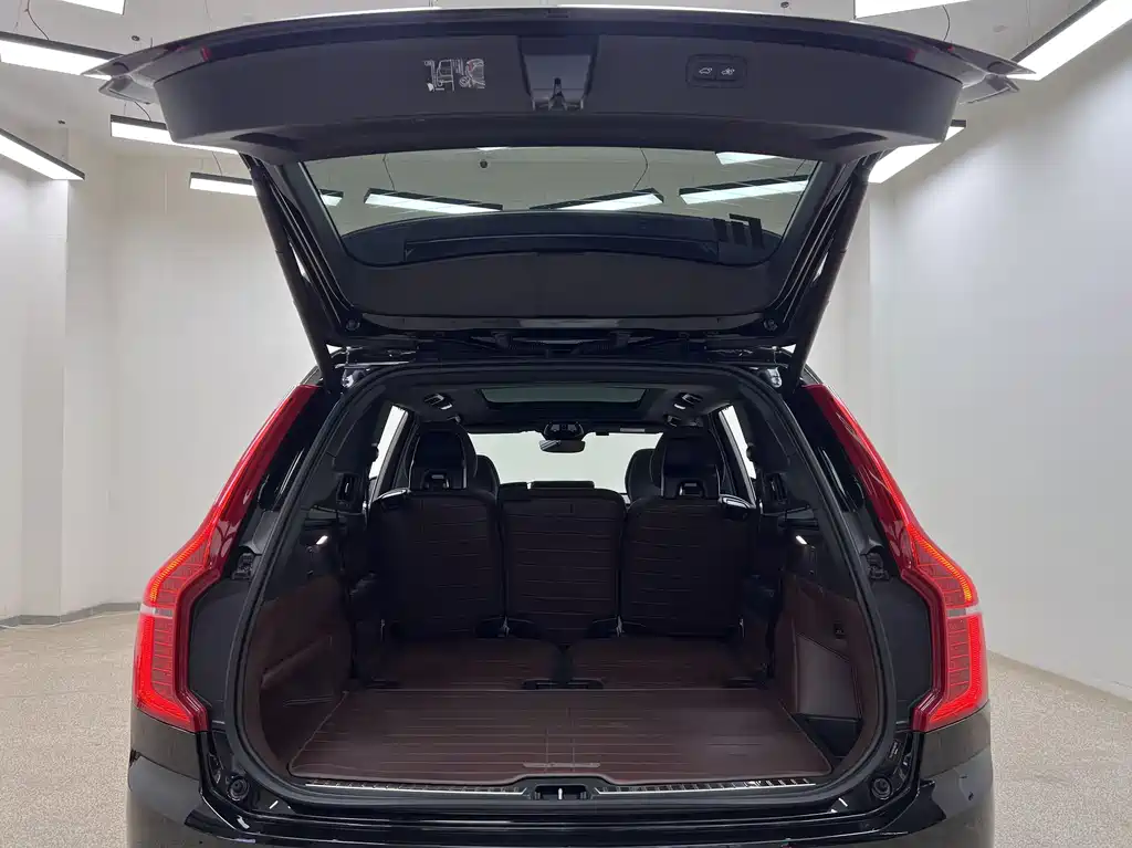 Volvo XC90 2023 — фото 18