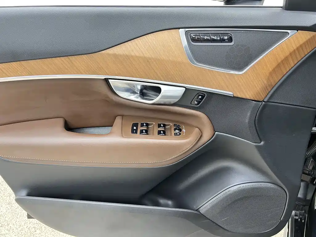 Volvo XC90 2023 — фото 32