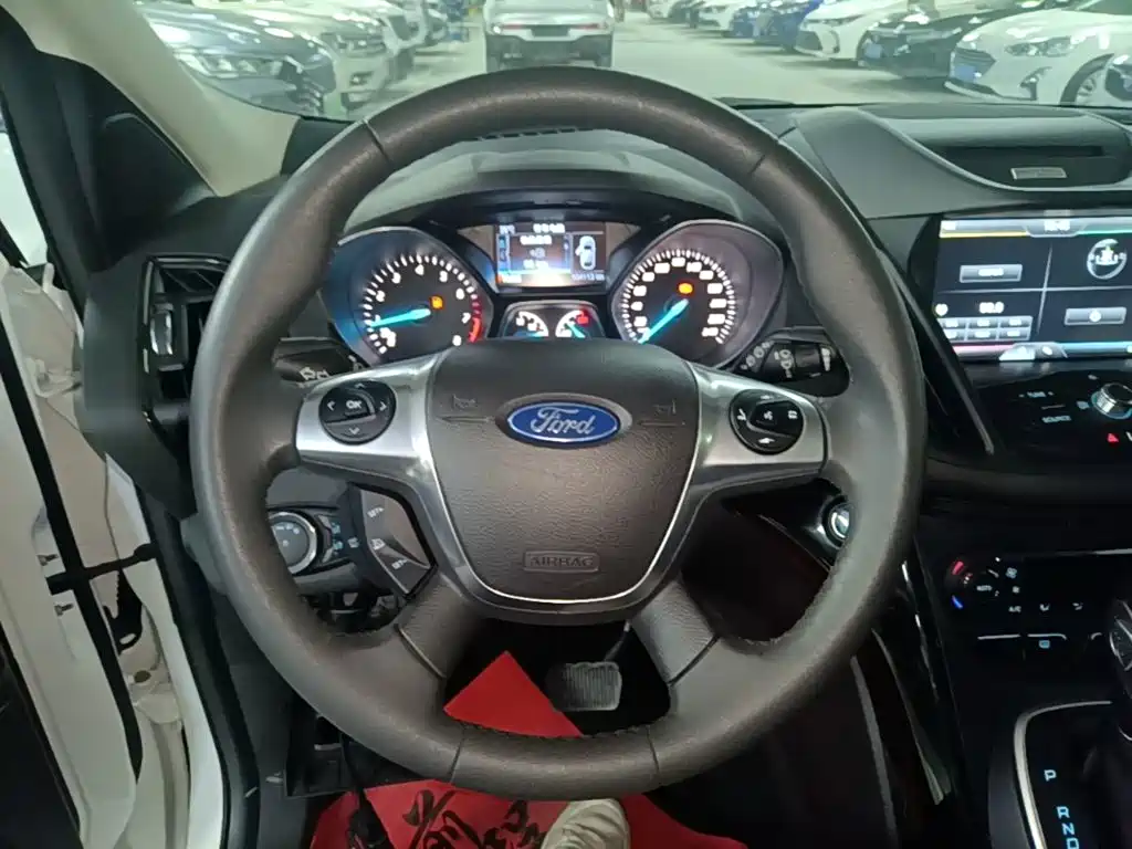 Ford Kuga 2014 — фото 11