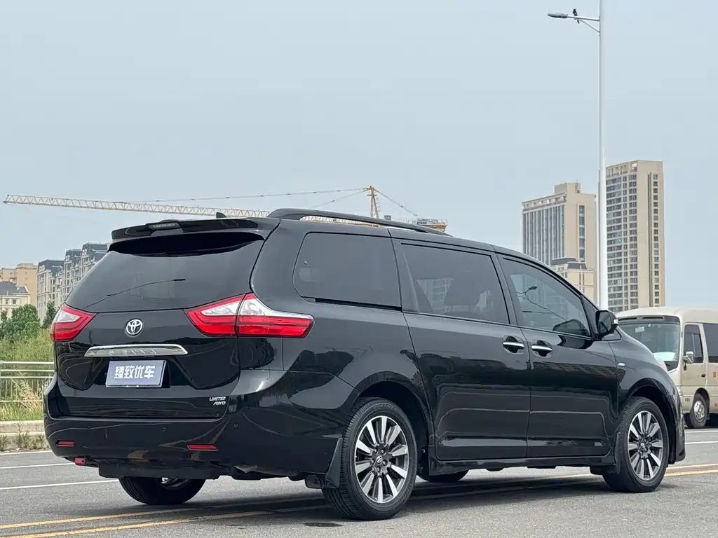 Toyota Sienna 2019 — фото 10