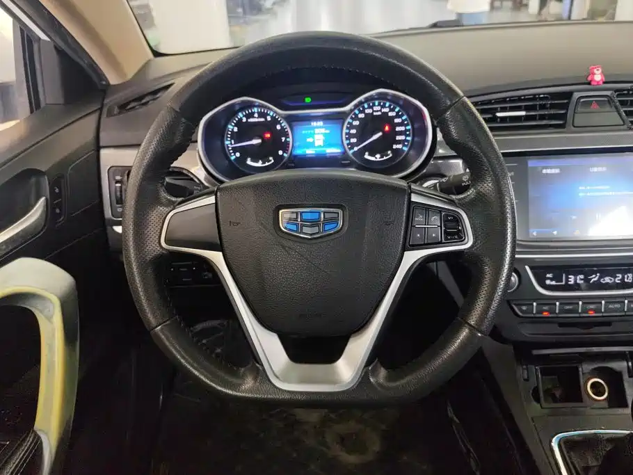 Geely Emgrand 2016 — фото 15
