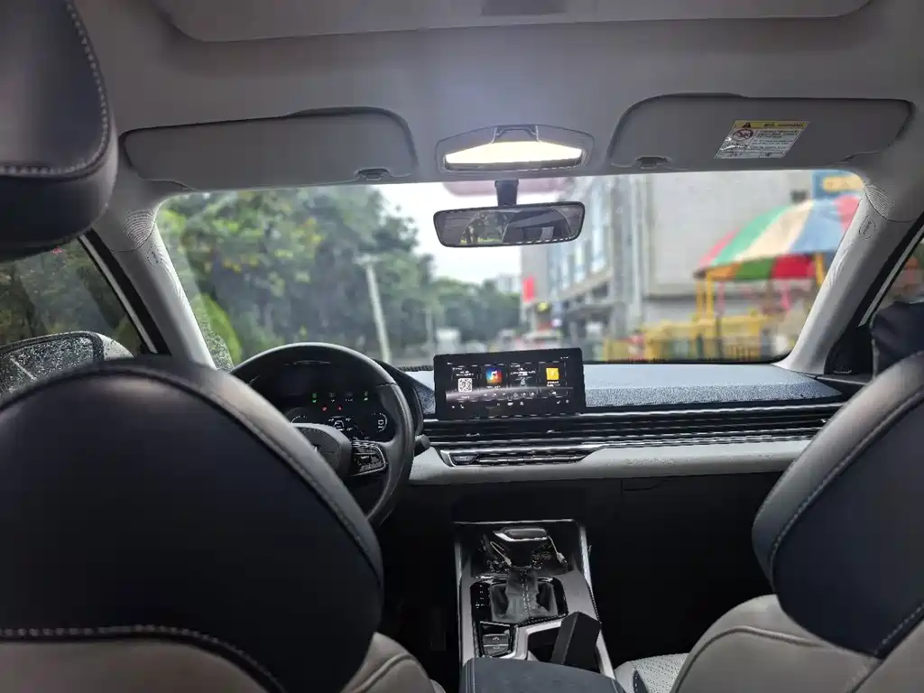 Geely Emgrand 2021